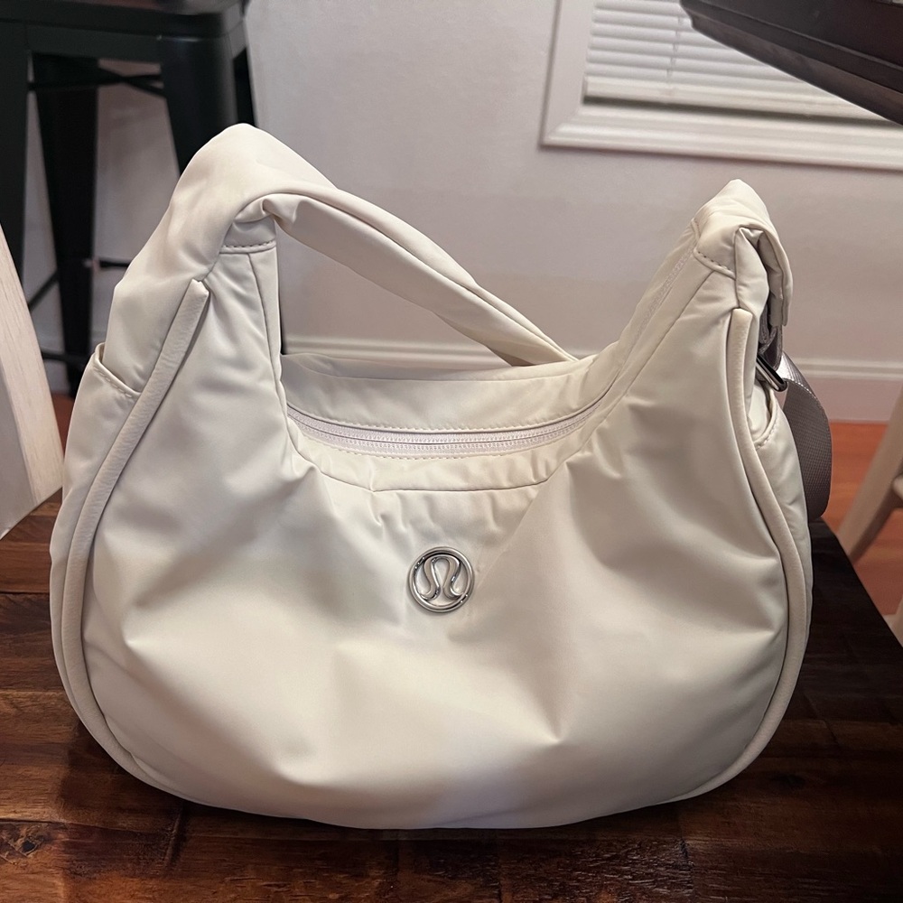 Lululemon city essential shoulder bag 4L original version